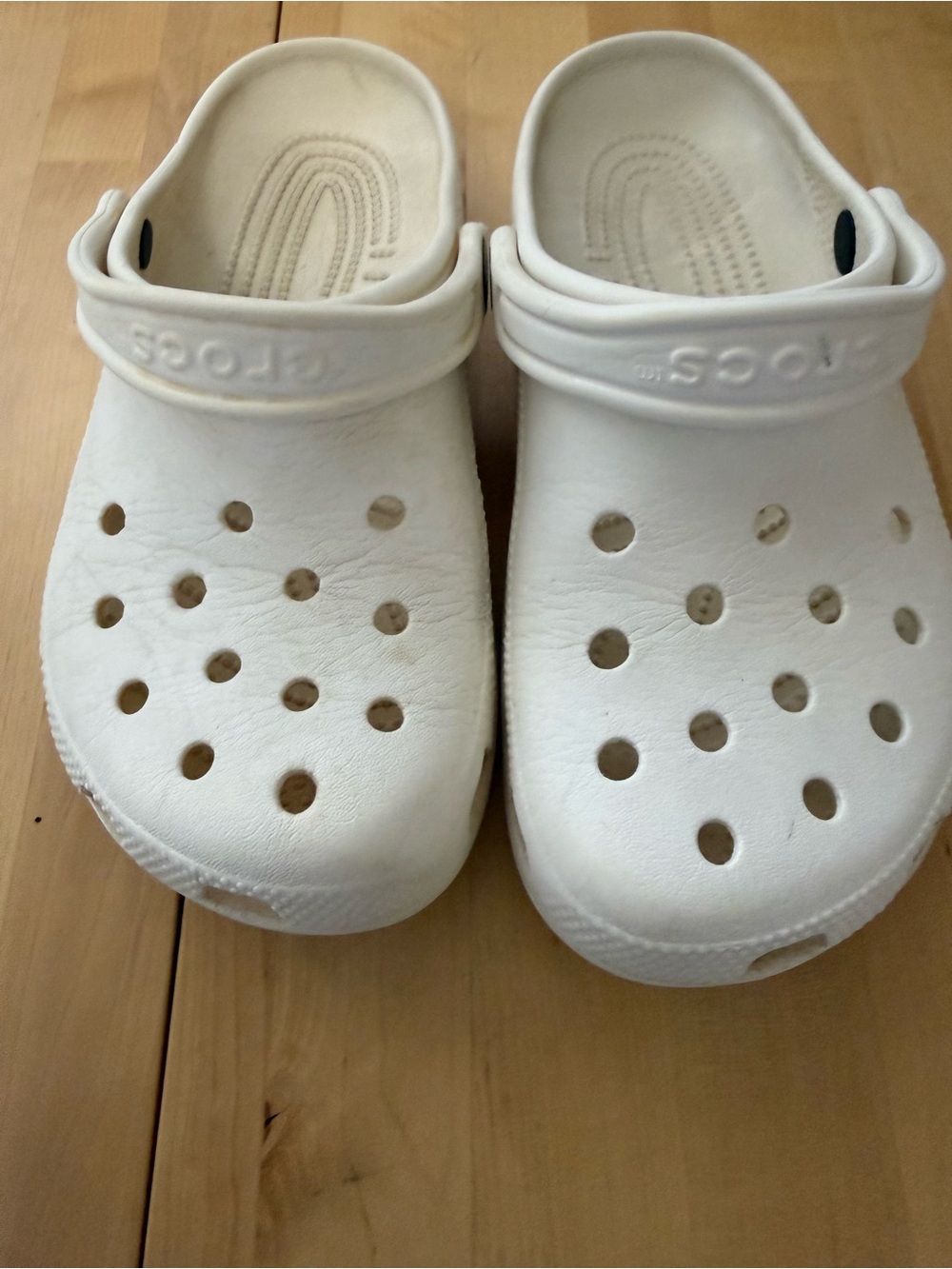 Crocs Classic Clog adult Shoes in White. Mens 5 woman’s 7